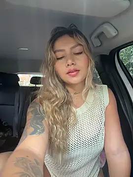 amanda-medrano1 online show from 19, 5, 2026