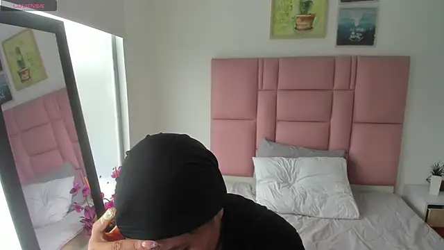 soyzarahtorres online show from 10, 2, 2026