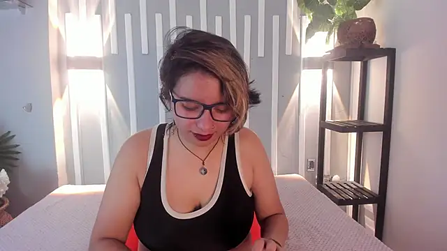 NovaGlitz online show from 5, 2, 2025