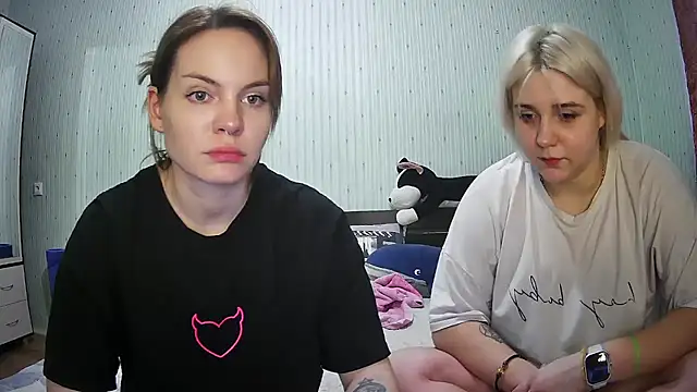 ChrisGirls online show from 4, 3, 2025