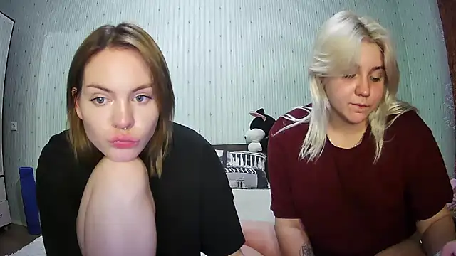 ChrisGirls online show from 6, 3, 2025