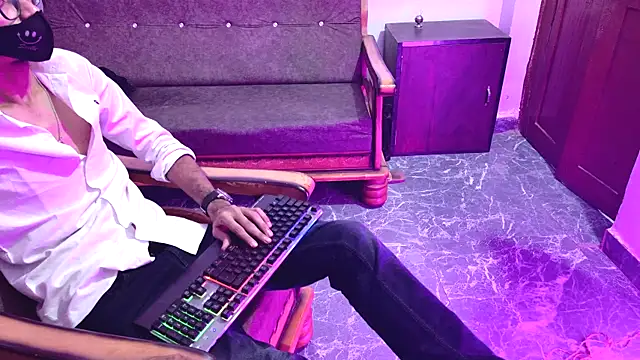 Snapshot of Habibi_big_b chatting on 23, 10, 2025 Habibi big b online show from 23, 10, 2025