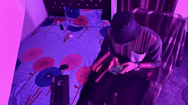 Snapshot of Habibi_big_b chatting on 7, 11, 2025 Habibi big b online show from 7, 11, 2025