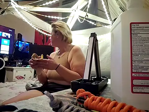 Snapshot of lit702 chatting on 16, 10, 2025 lit702 online show from 16, 10, 2025