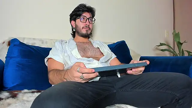Ackerman Eren  online show from 27, 12, 2024