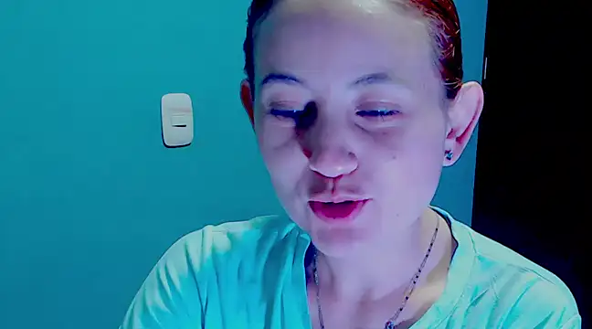 Snapshot of zoe_jones3 chatting on 16, 12, 2024 zoe jones3 online show from 16, 12, 2024