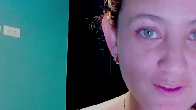 Snapshot of zoe_jones3 chatting on 26, 12, 2024 zoe jones3 online show from 26, 12, 2024