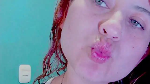 Snapshot of zoe_jones3 chatting on 8, 1, 2025 zoe jones3 online show from 8, 1, 2025