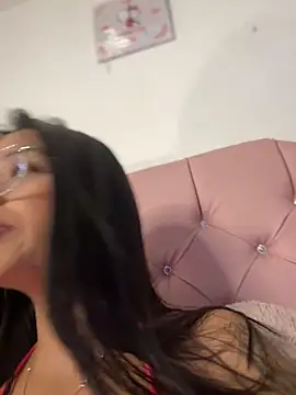 Laura fernandezII online show from 13, 12, 2024