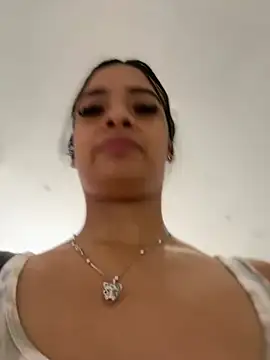Laura fernandezII online show from 4, 1, 2025
