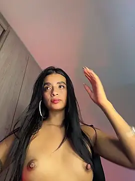 Snapshot of Laura_fernandezII chatting on 6, 11, 2025 Laura fernandezII online show from 6, 11, 2025