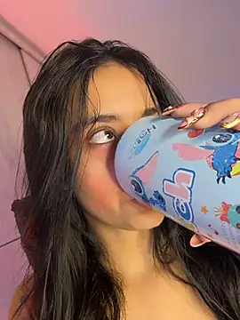 Snapshot of Laura_fernandezII chatting on 7, 11, 2025 Laura fernandezII online show from 7, 11, 2025