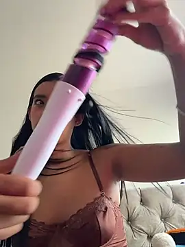 Snapshot of Laura_fernandezII chatting on 12, 11, 2025 Laura fernandezII online show from 12, 11, 2025