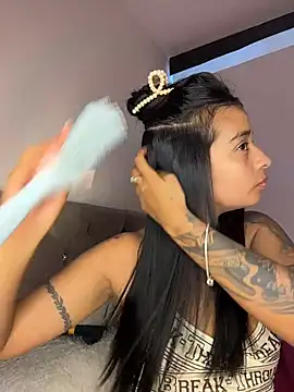 Snapshot of Laura_fernandezII chatting on 2, 12, 2025 Laura fernandezII online show from 2, 12, 2025