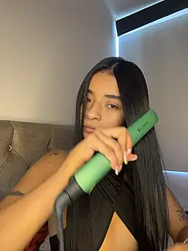 Snapshot of Laura_fernandezII chatting on 3, 12, 2025 Laura fernandezII online show from 3, 12, 2025