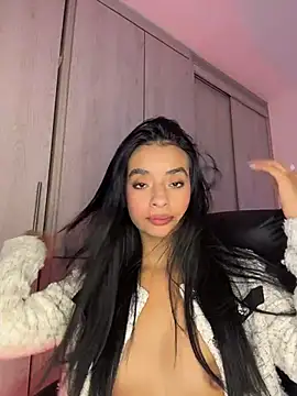 Snapshot of Laura_fernandezII chatting on 4, 12, 2025 Laura fernandezII online show from 4, 12, 2025