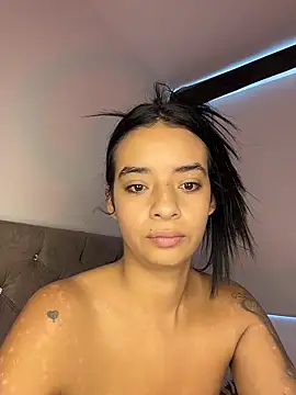 Snapshot of Laura_fernandezII chatting on 5, 12, 2025 Laura fernandezII online show from 5, 12, 2025