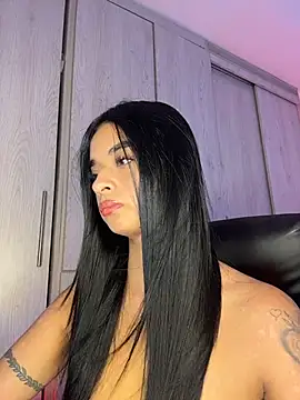 Snapshot of Laura_fernandezII chatting on 15, 12, 2025 Laura fernandezII online show from 15, 12, 2025