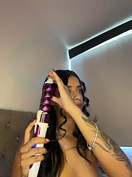 Snapshot of Laura_fernandezII chatting on 18, 12, 2025 Laura fernandezII online show from 18, 12, 2025