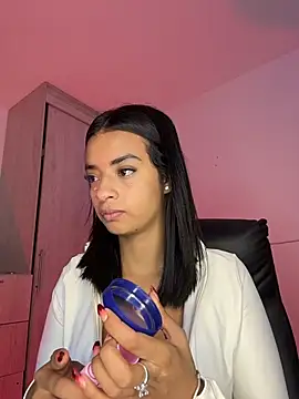 Snapshot of Laura_fernandezII chatting on 24, 4, 2026 Laura fernandezII online show from 24, 4, 2026