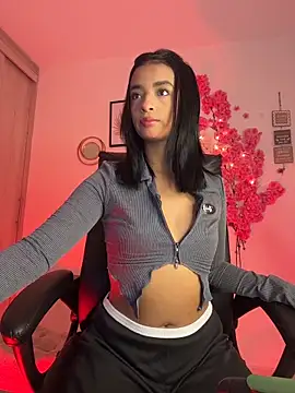 Snapshot of Laura_fernandezII chatting on 6, 5, 2026 Laura fernandezII online show from 6, 5, 2026