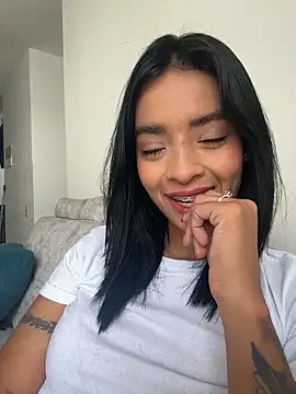 Snapshot of Laura_fernandezII chatting on 17, 5, 2026 Laura fernandezII online show from 17, 5, 2026
