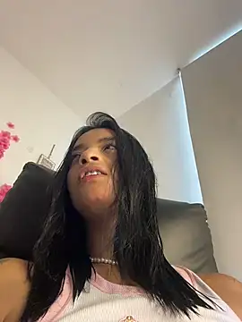Laura fernandezII online show from 10, 7, 2026