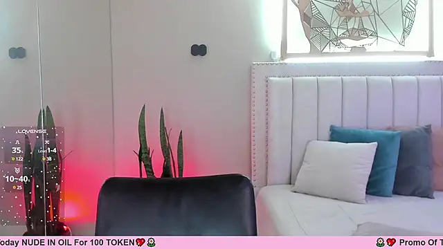 LenaRuiz  online show from 7, 1, 2025