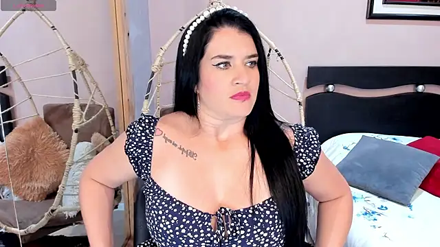 Snapshot of LenaRuiz_ chatting on 6, 1, 2026 LenaRuiz online show from 6, 1, 2026