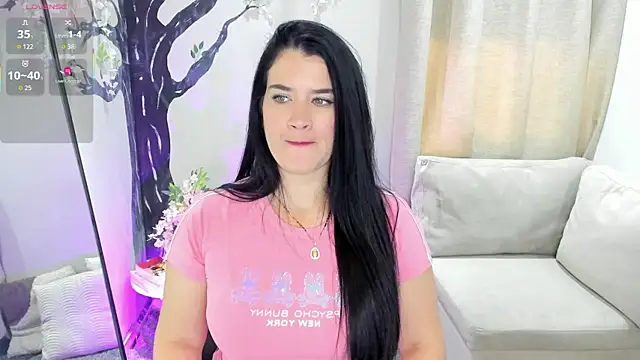Snapshot of LenaRuiz_ chatting on 1, 4, 2026 LenaRuiz online show from 1, 4, 2026