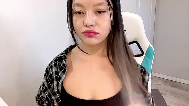 Snapshot of Risalynn chatting on 12, 12, 2024 Risalynn online show from 12, 12, 2024