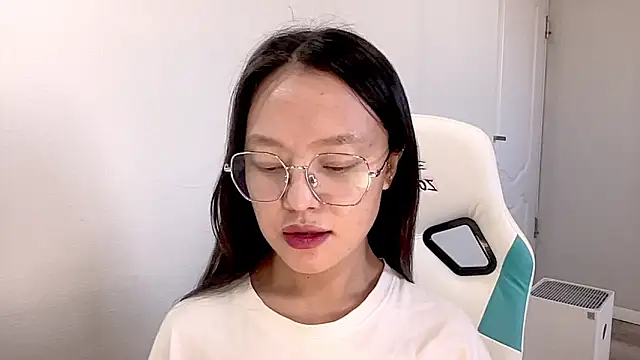 Snapshot of Risalynn chatting on 4, 1, 2025 Risalynn online show from 4, 1, 2025