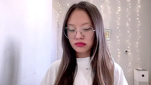 Snapshot of Risalynn chatting on 8, 3, 2025 Risalynn online show from 8, 3, 2025