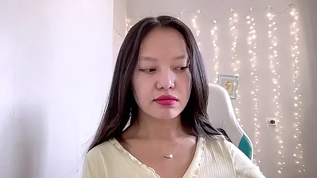 Snapshot of Risalynn chatting on 11, 3, 2025 Risalynn online show from 11, 3, 2025