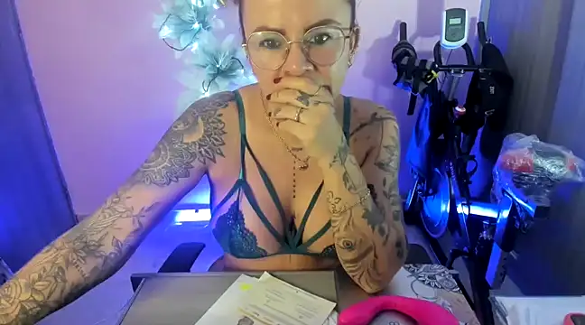 KAROL MILF online show from 19, 12, 2024