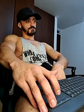 Snapshot of MAXIMUS_MASTE3 chatting on 8, 3, 2025 MAXIMUS MASTE3 online show from 8, 3, 2025