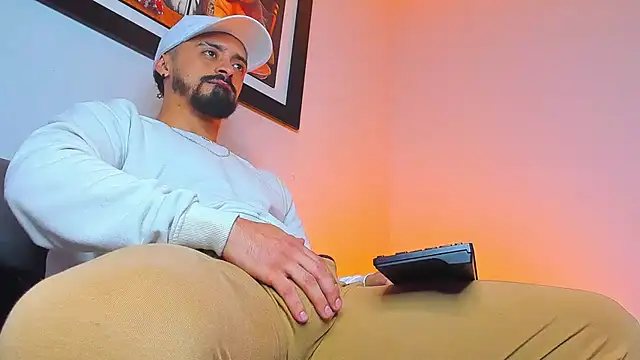 Snapshot of MAXIMUS_MASTE3 chatting on 6, 10, 2025 MAXIMUS MASTE3 online show from 6, 10, 2025
