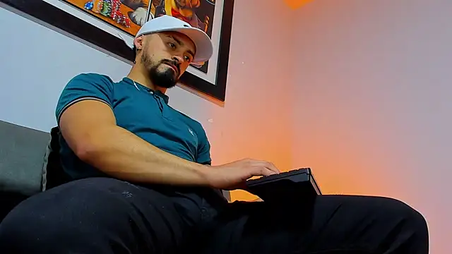 Snapshot of MAXIMUS_MASTE3 chatting on 25, 10, 2025 MAXIMUS MASTE3 online show from 25, 10, 2025