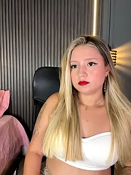 Snapshot of MiaPetit_ chatting on 13, 9, 2025 MiaPetit  online show from 13, 9, 2025