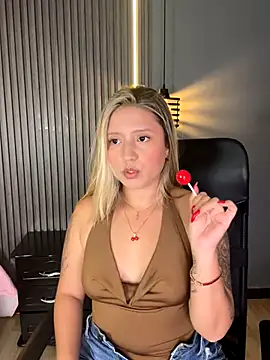 Snapshot of MiaPetit_ chatting on 16, 9, 2025 MiaPetit  online show from 16, 9, 2025