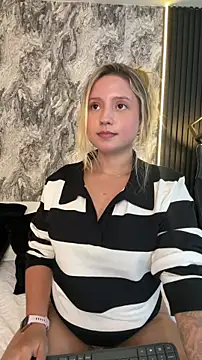 Snapshot of MiaPetit_ chatting on 26, 10, 2025 MiaPetit  online show from 26, 10, 2025