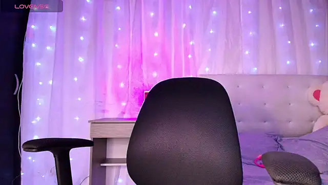 Snapshot of ivonjoness chatting on 8, 4, 2026 ivonjoness online show from 8, 4, 2026