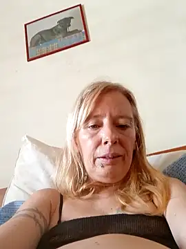 Snapshot of Ladykiss833 chatting on 30, 9, 2025 Ladykiss833 online show from 30, 9, 2025