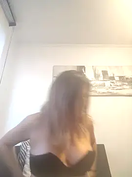 Latiinvenushot online show from 9, 11, 2025