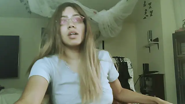 Snapshot of PolinaLoveX chatting on 16, 10, 2025 PolinaLoveX online show from 16, 10, 2025