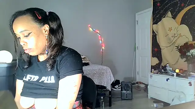 loveluna8 online show from 6, 1, 2025