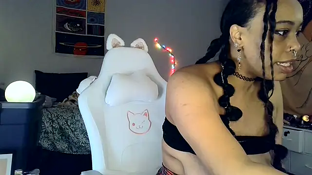 loveluna8 online show from 3, 2, 2025