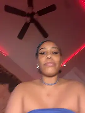 loveluna8 online show from 4, 11, 2025