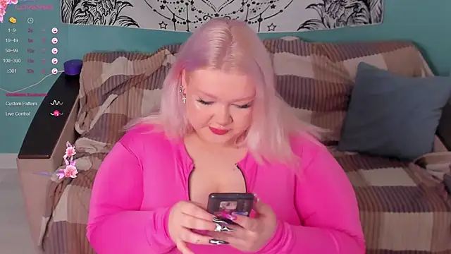 Snapshot of LilyBelll chatting on 2, 12, 2024 LilyBelll online show from 2, 12, 2024