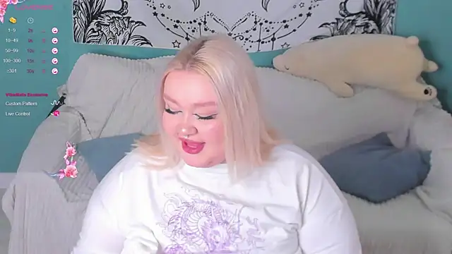 Snapshot of LilyBelll chatting on 18, 12, 2024 LilyBelll online show from 18, 12, 2024